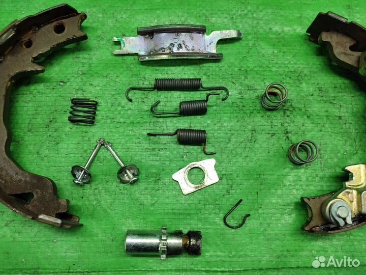 Колодки ручника Dodge Caliber / Jeep Compass