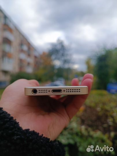 iPhone SE, 32 ГБ