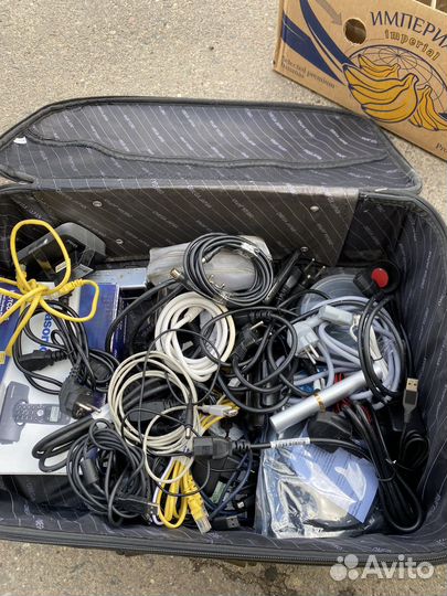 Кабели, провода,адаптеры и др. коробкой