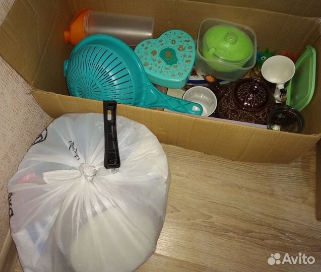 Много разной хорошей и новой посуды