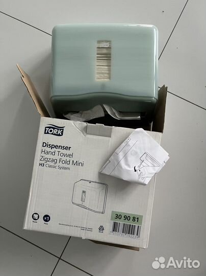Диспенсер для бумажных полотенец tork