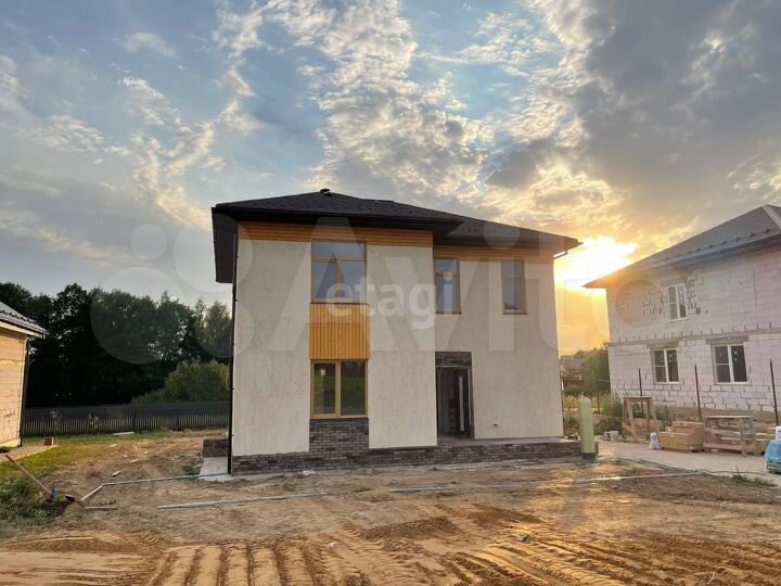 Дом 195 м² на участке 7 сот.