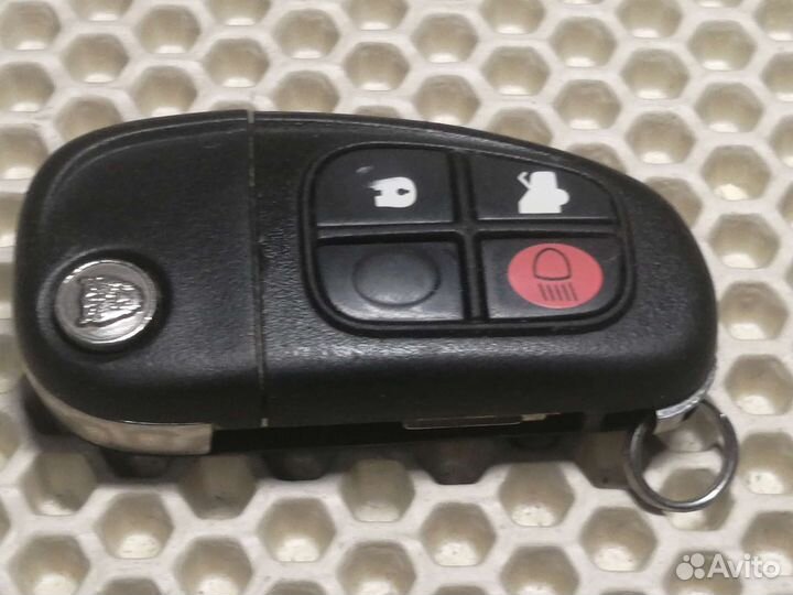 Jaguar оригинальный б/у чип ключ