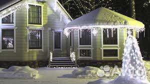 Новогоднее украшение домов гирляндами