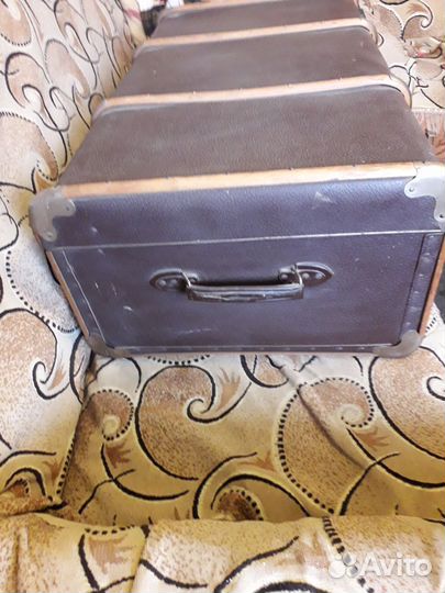 Два чемодана старинных каретные