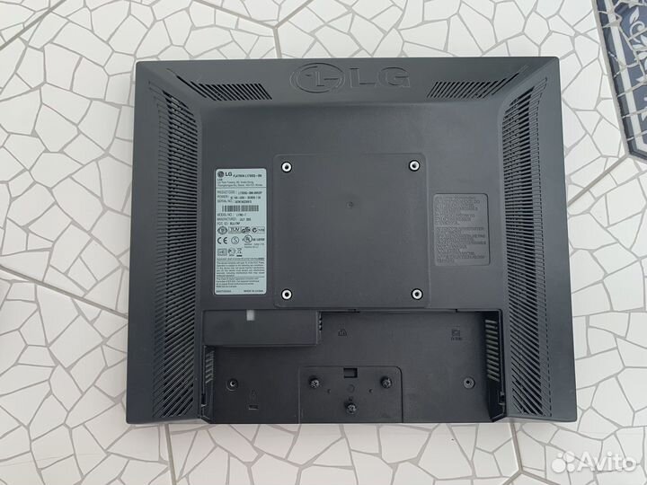 Монитор LG Flatron L1750SQ