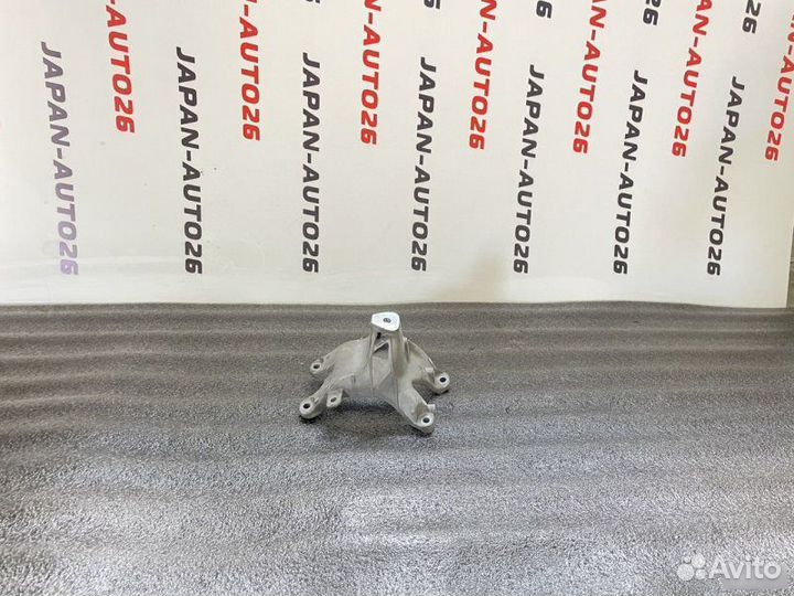 Кронштейн двигателя правый Audi A4 B8 2.0 tfsi