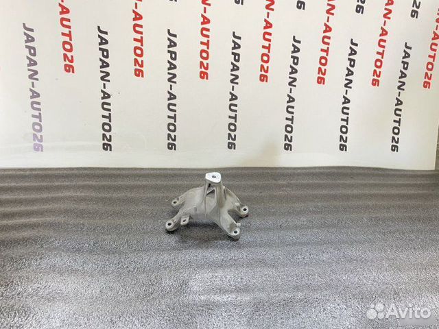 Кронштейн двигателя правый Audi A4 B8 2.0 tfsi