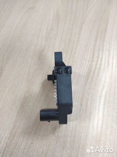 Реле регулятор напряжения генератора Skoda Rapid