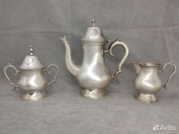 Старинный чайный сервиз