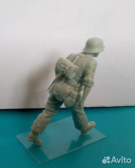 1:35 Фигура Панцергренадер бегущий