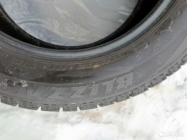 Bridgestone Blizzak VRX 235/55 R17