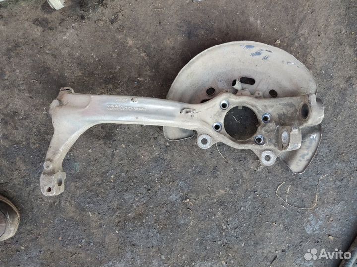 Левая цапфа Audi A8 D3