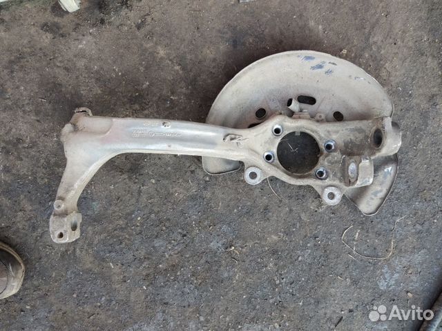 Левая цапфа Audi A8 D3