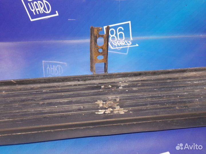 Подножка левая Toyota Land Cruiser UZJ100 2UZ-FE