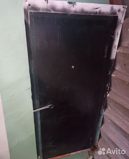 Дверь входная металлическая правая бу