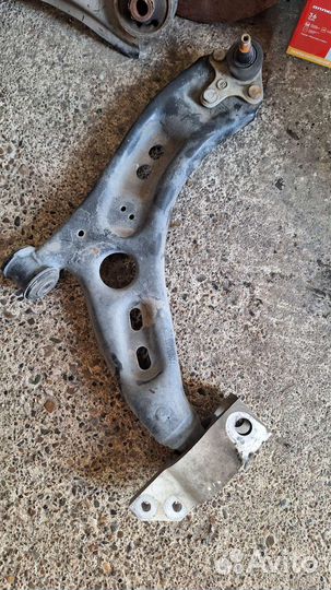 Рычаг правый VW Passat b7