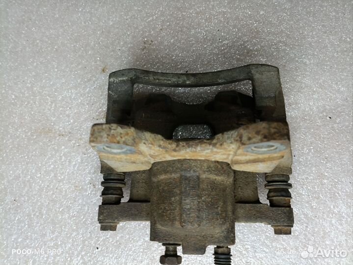 Суппорт задний левый Dodge Nitro