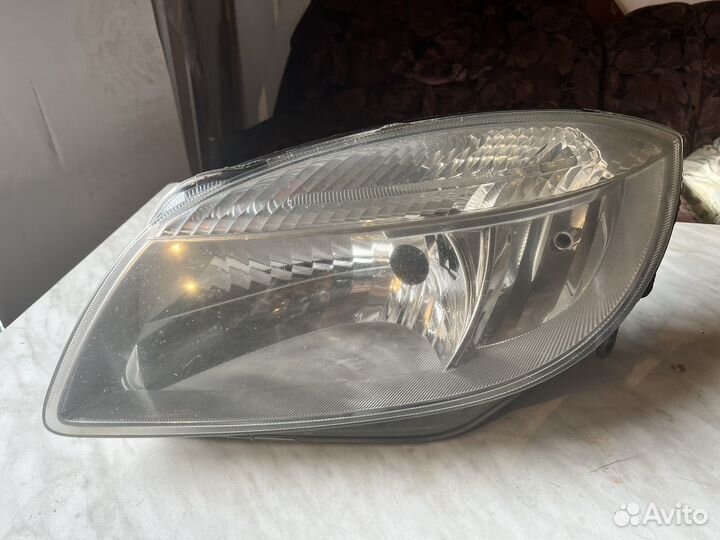 Фара левая Skoda Roomster