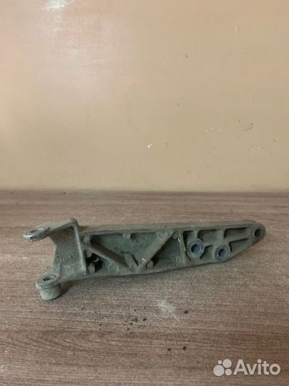 Кронштейн двигателя правый opel vectra B