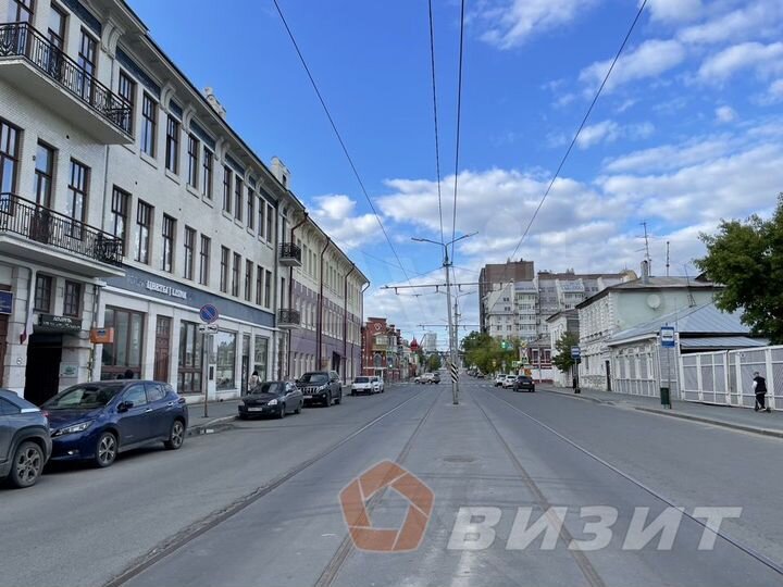 Помещение с витражами в историческом центре