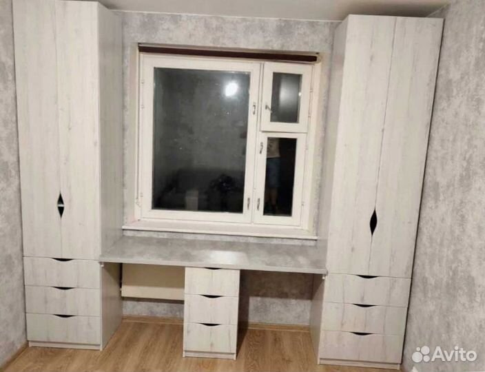 Рабочая зона в углу у окна