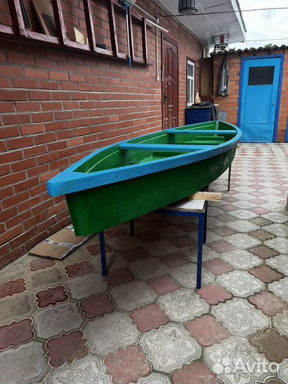 Лодка деревянная