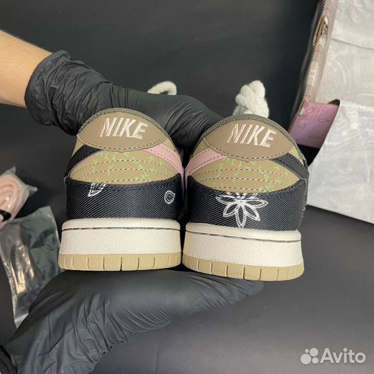 Nike SB Dunk Low Travis Scott