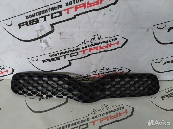 Решетка радиатора toyota vitz yaris NCP10 NCP13 NC