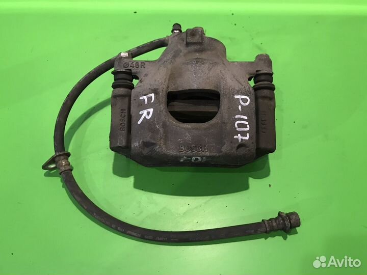 Суппорт передний правый Peugeot 107