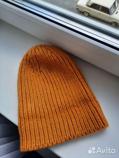 Женская шапка горчичного цвета шерстяная вязаная