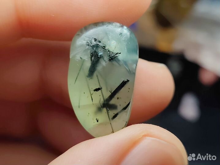 Пренит с включениями