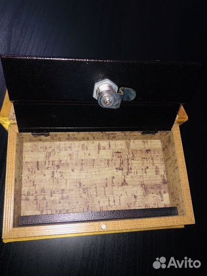 Шкатулка-сейф в виде книги