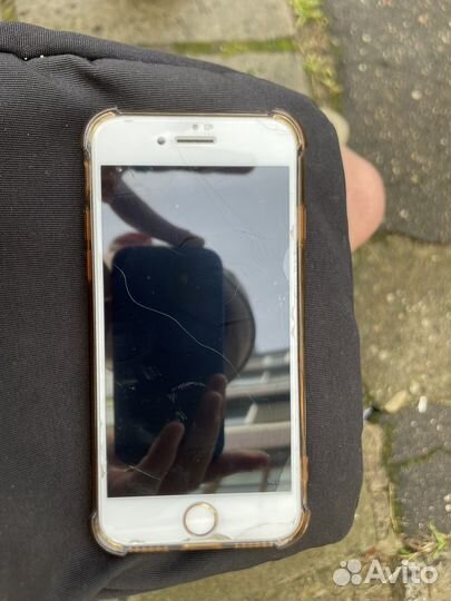 Телефон iPhone 8 64 gb