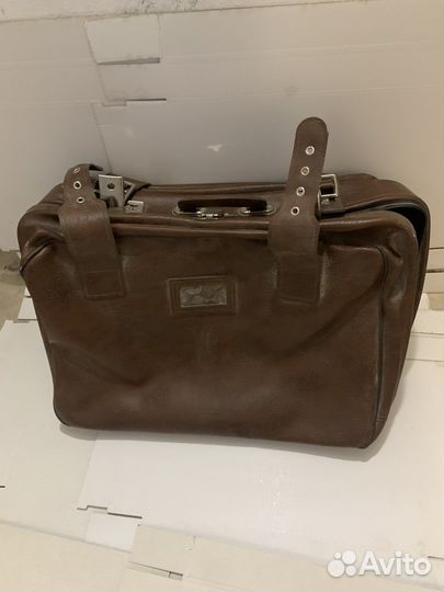 Старинный чемодан кожаный винтажный