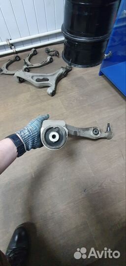 Передний нижний рычаг Tuareg,Audi Q 7