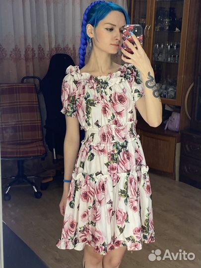 Нарядное платье легкое с розами