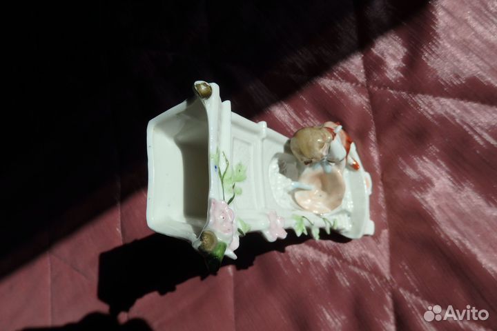 Фарфоровые статуэтки германия. Девочка у фонтана