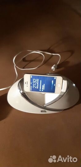 Колонка jbl on beat с айфоном 4s