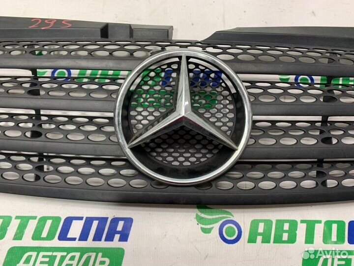 Решетка радиатора передняя Mercedes Benz Vito