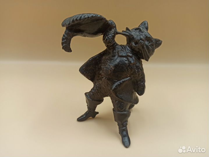 Подсвечник. Фигурка кота