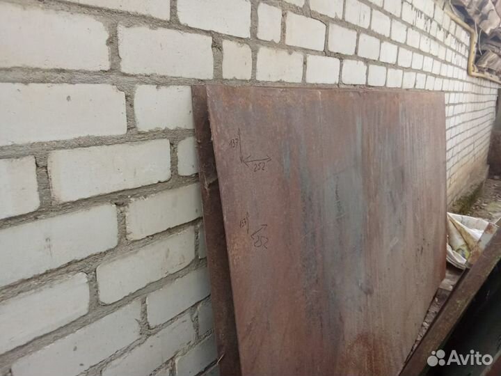 Продаю Лист металлический 2500*1370*3мм 2шт
