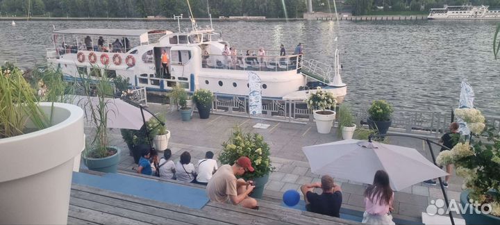 Теплоход Надежда