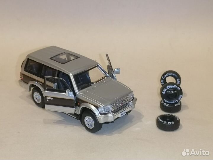 Модель автомобиля Mitsubishi Pajero 1/64