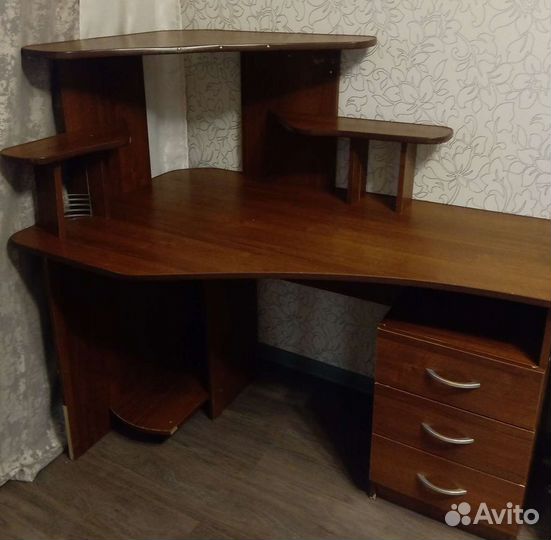 Компьютерный стол