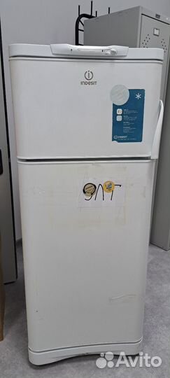 Холодильник Indesit