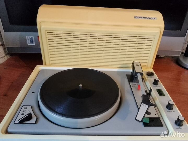 Электрофон концертный 304+65шт пластинок