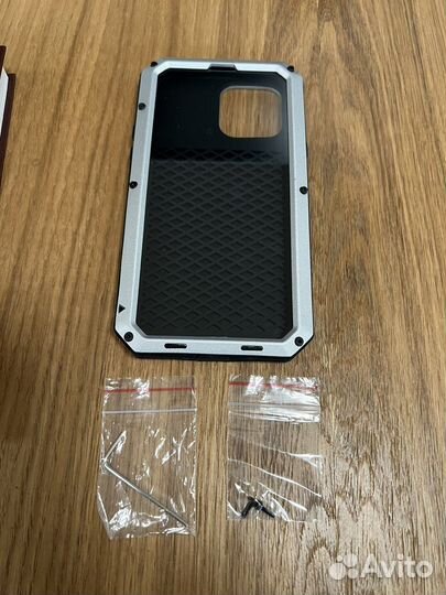 Противоударный чехол для iPhone 13 pro max