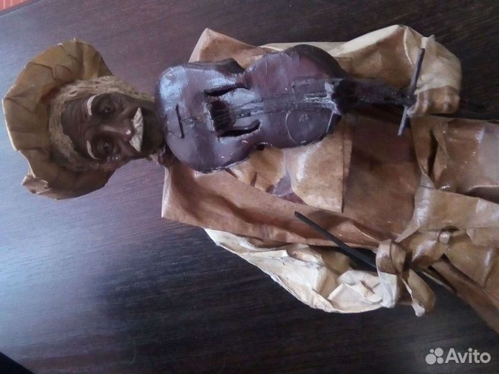 Уличный музыкант. Антиквариат,папье-маше