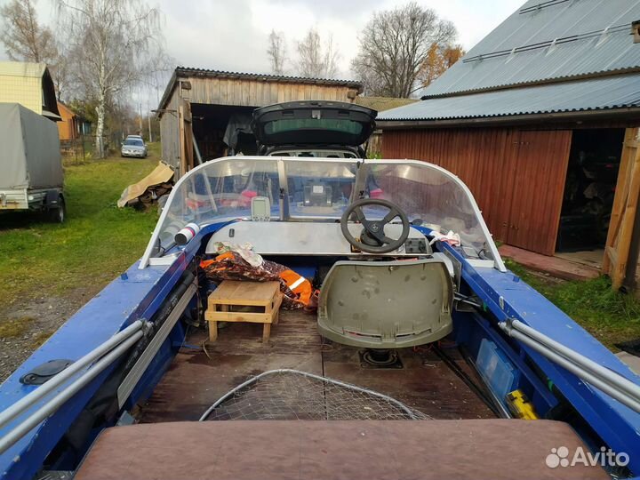 Лодка моторная